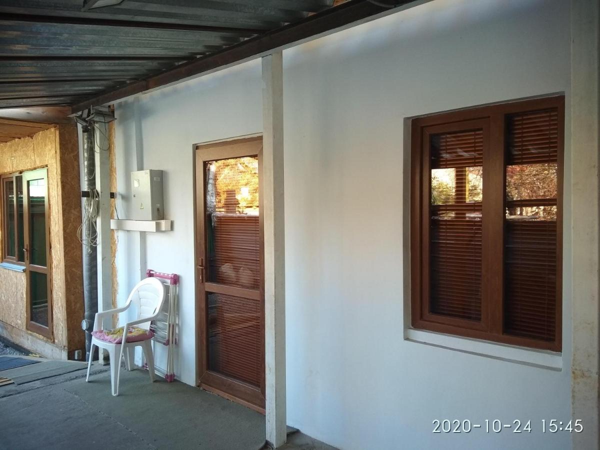 Apartment In A Guest House Almaty Exterior foto